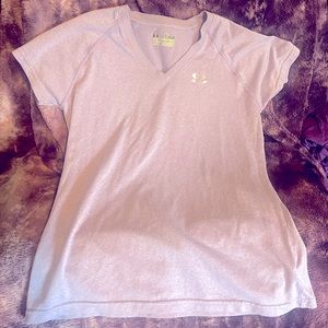 Under Armour Women’s Small Heat Gear Short Sleeve Shirt Semi-Fitted Purple‎ Logo